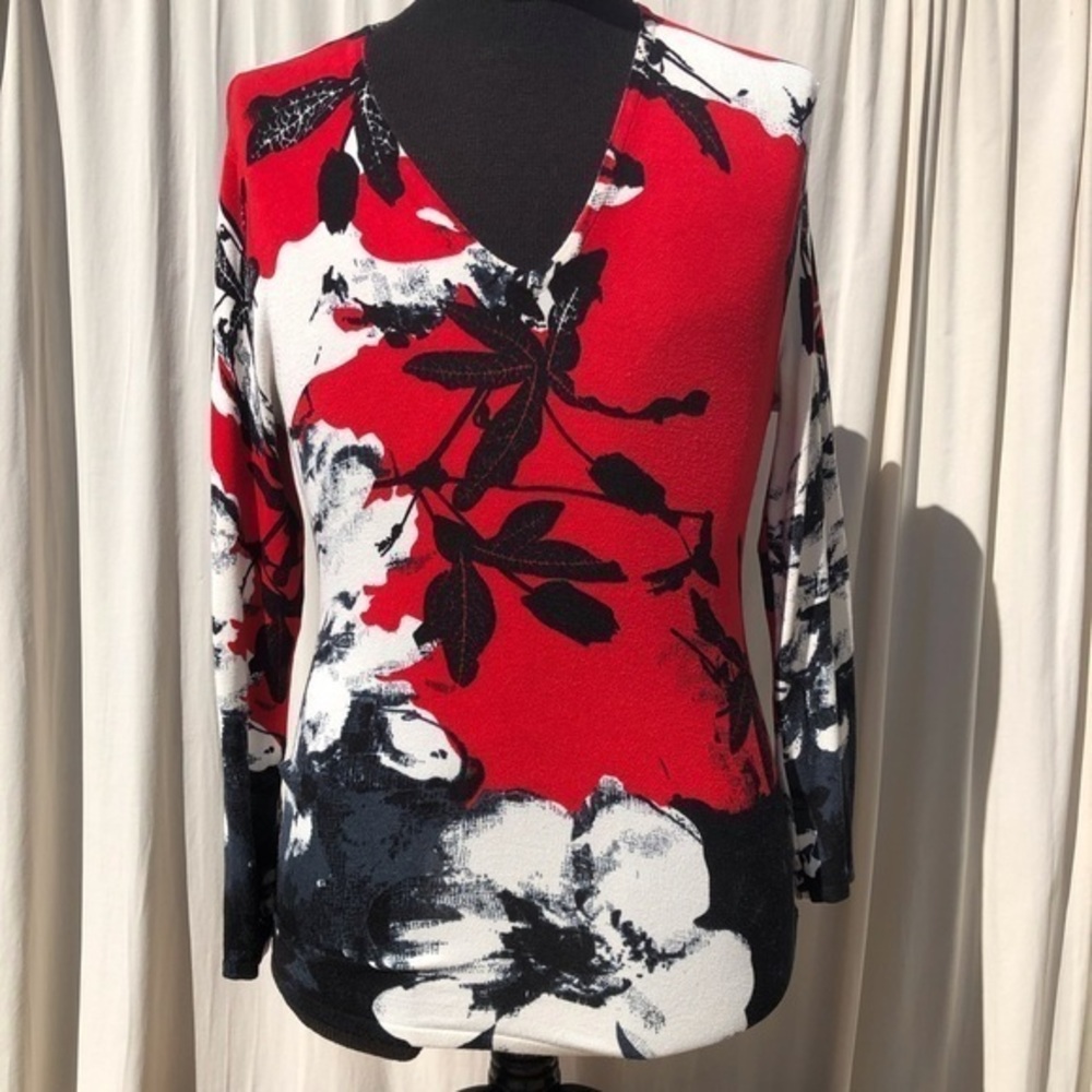 Floral sweater size M